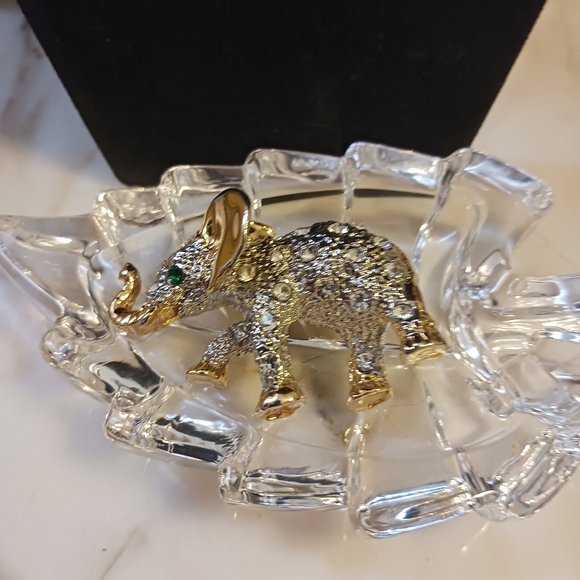 Elephant Collection Of Jewelry: Necklace, NWOT Bracelet, Vintage Rhinestone Pin - Picture 2 of 4